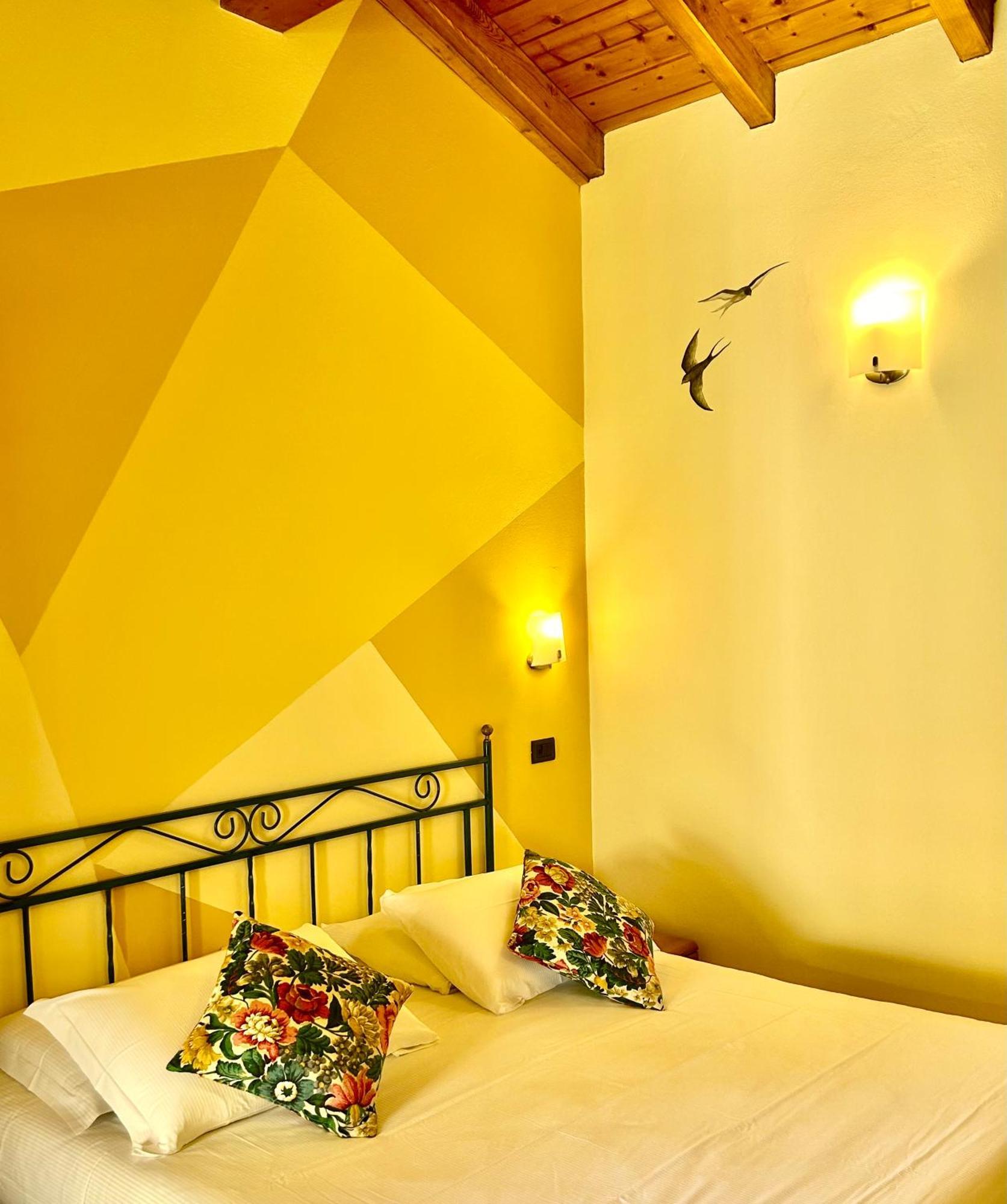 Dependance Pesce d'Oro Hotel Verbania Bagian luar foto