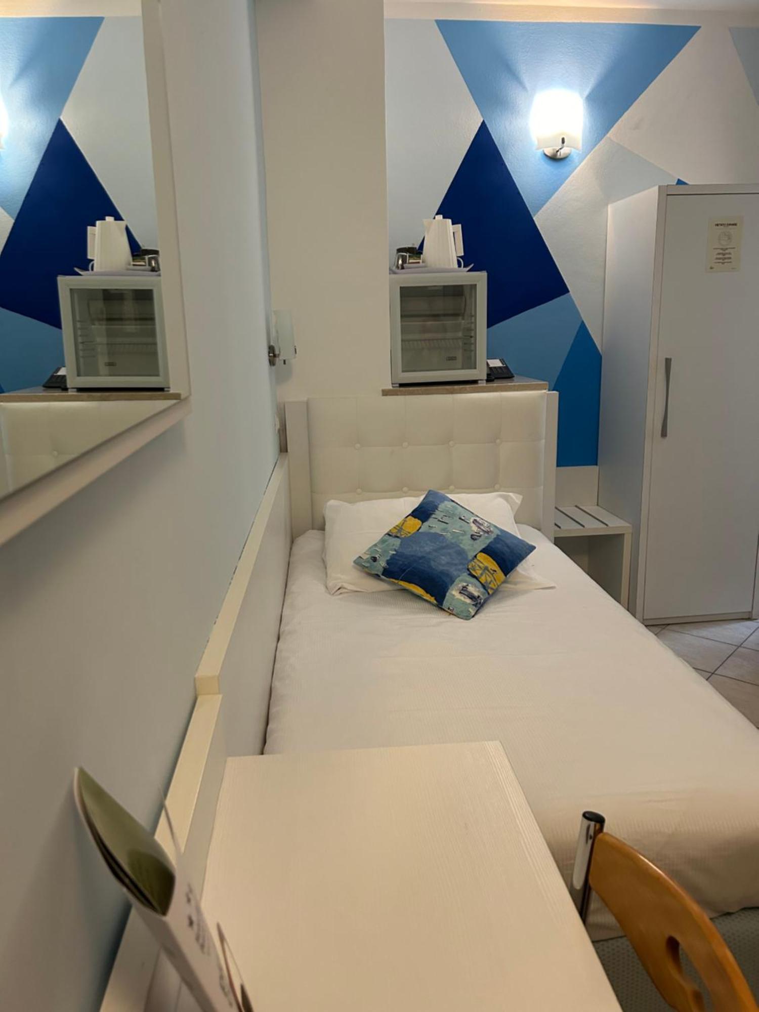 Dependance Pesce d'Oro Hotel Verbania Bagian luar foto