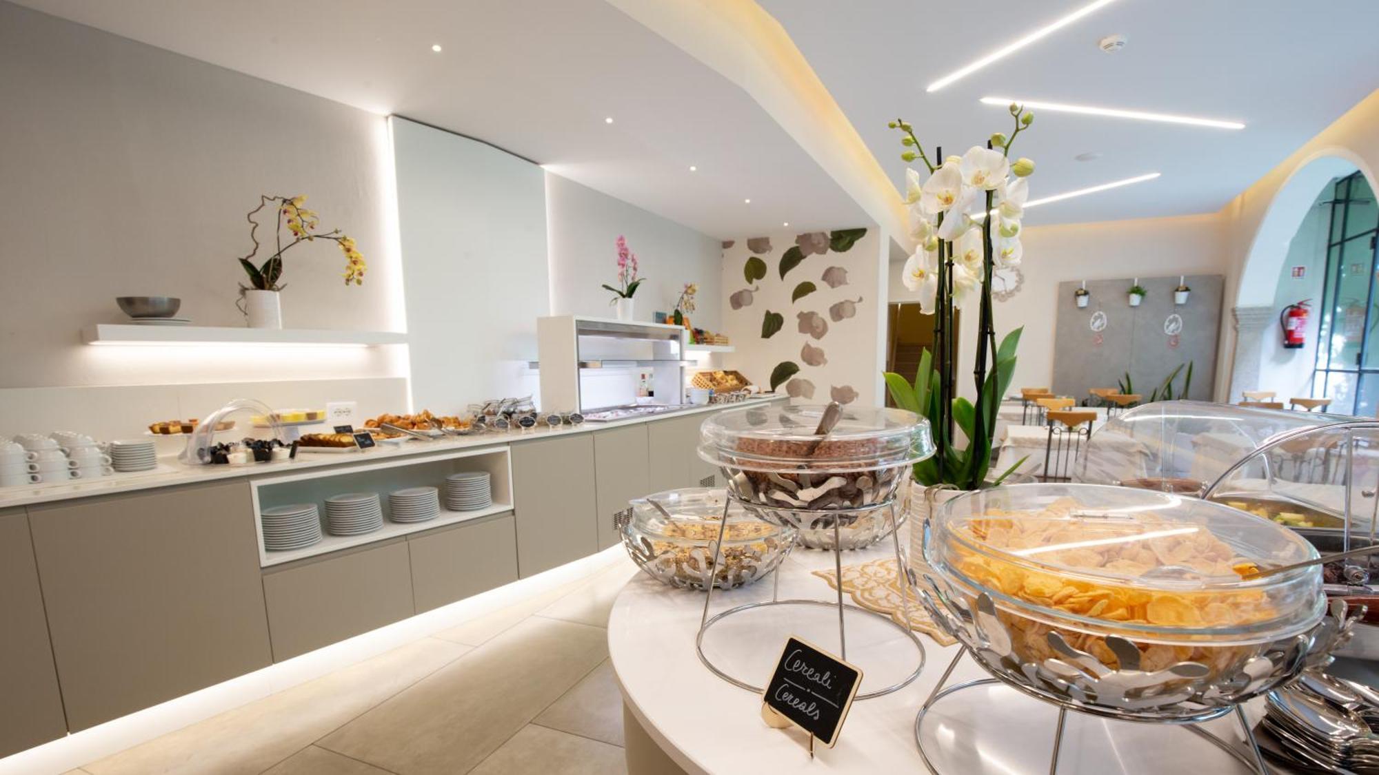 Dependance Pesce d'Oro Hotel Verbania Bagian luar foto