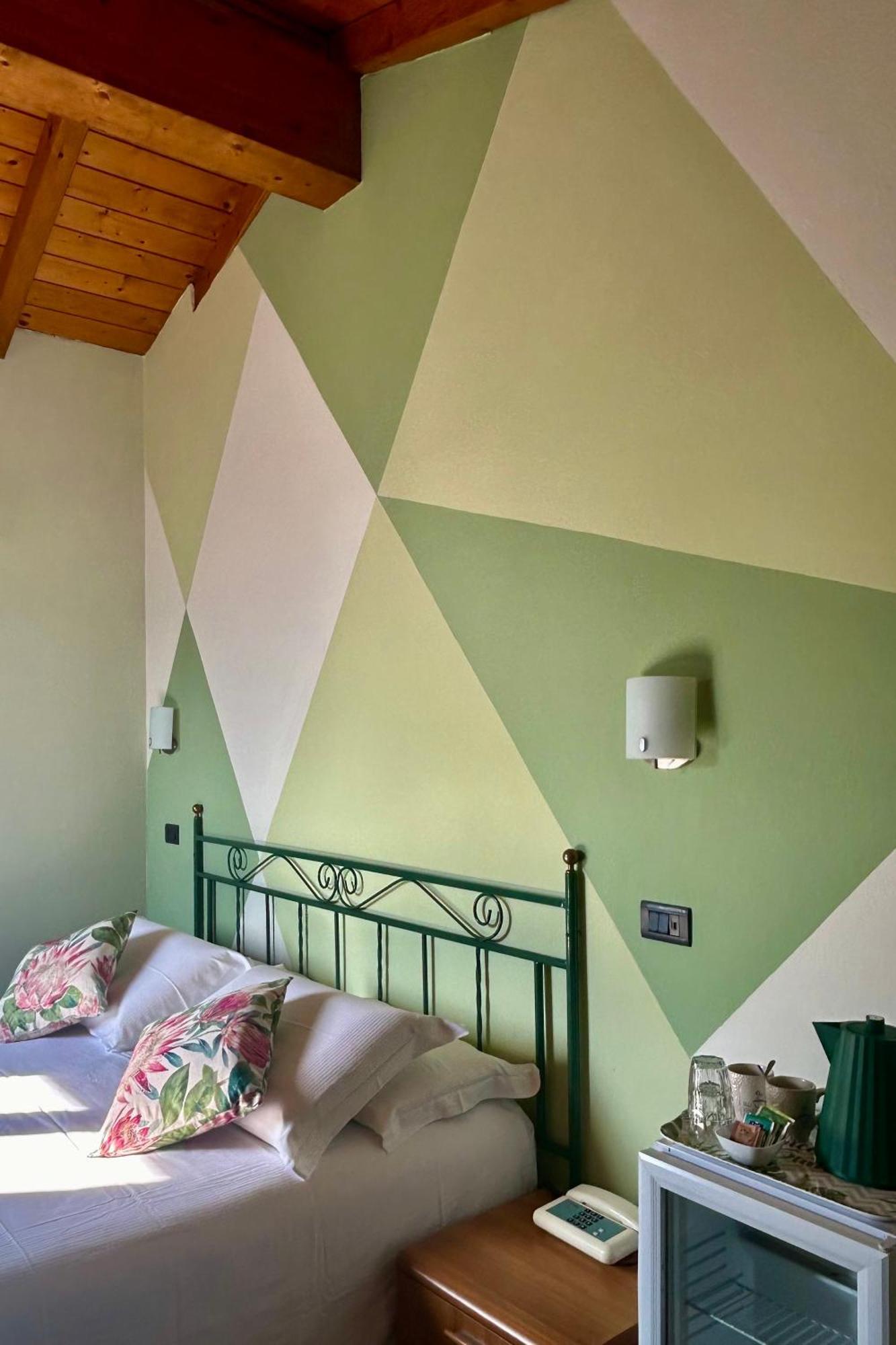 Dependance Pesce d'Oro Hotel Verbania Bagian luar foto