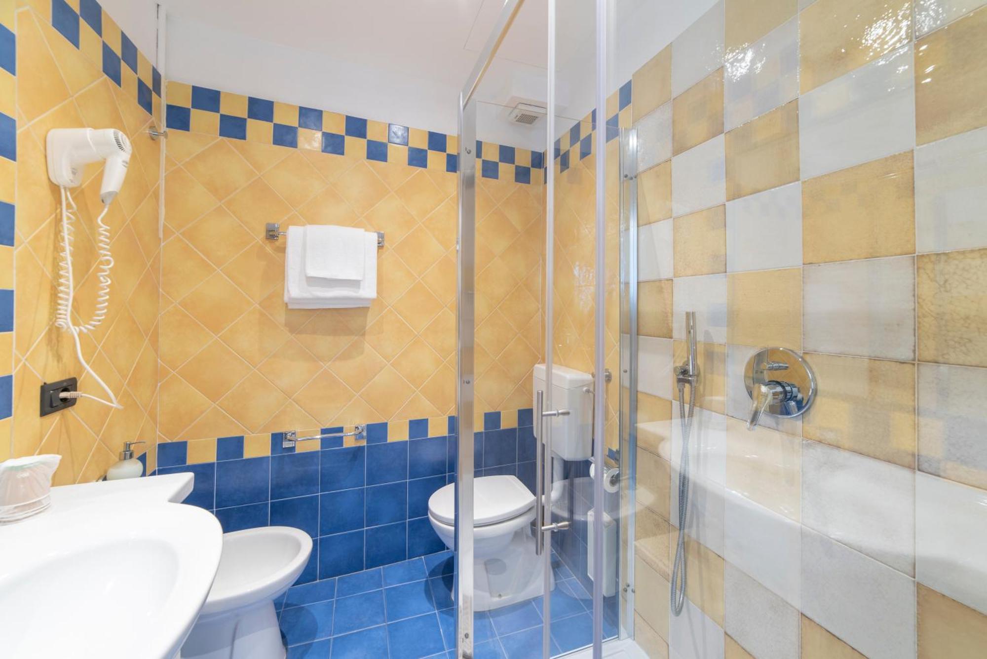 Dependance Pesce d'Oro Hotel Verbania Bagian luar foto